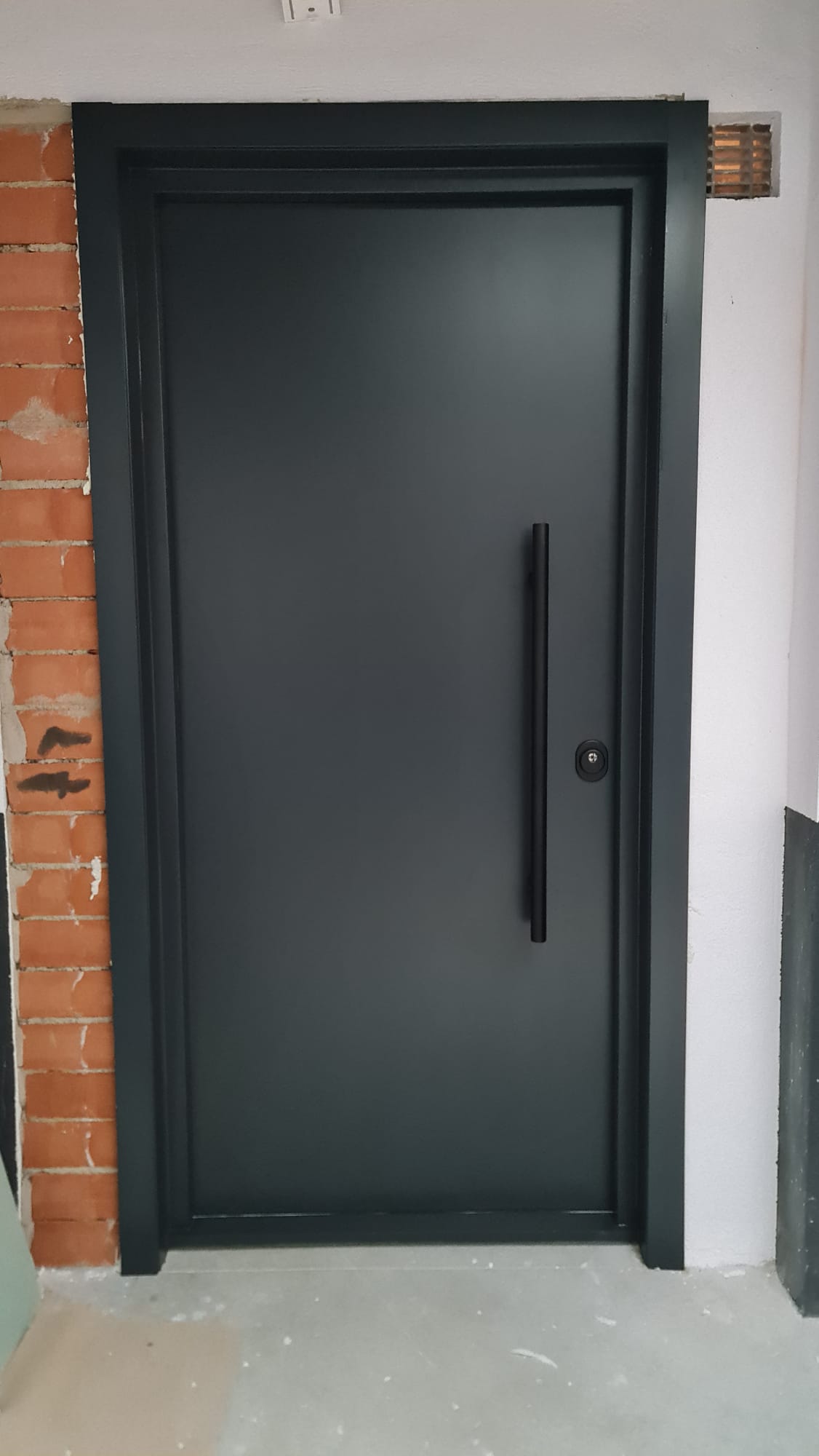 Puerta acorazada K-100 grado 4 gris antracita para garaje